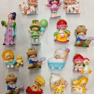 Lot of VINTAGE 1982 & 1982 Strawberry Shortcake Figures